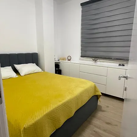 Qerret Amelia * Golem (Tirana)